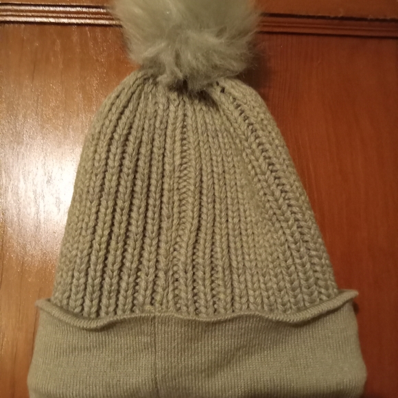 Juicy Couture Winter Hat. - Picture 3 of 3